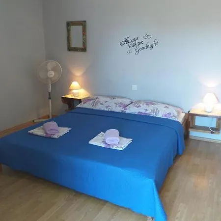 Гостевой дом Double Bedroom In The Center With Its Bathroom And Parking Spot