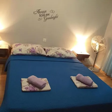 Double Bedroom In The Center With Its Bathroom And Parking Spot Гостевой дом