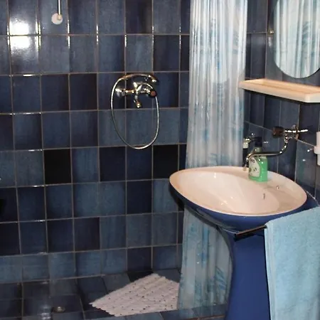 Double Bedroom In The Center With Its Bathroom And Parking Spot Гостевой дом